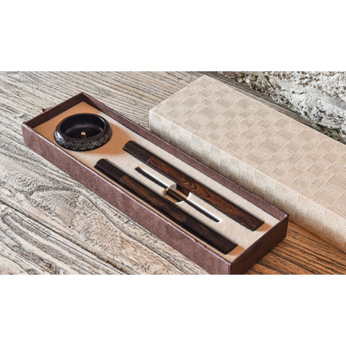 ����������b